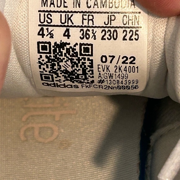 Adidas Originals Ozelia Low Top Athletic Running Shoes White GW1499 Youth 4.5 - Picture 9 of 9